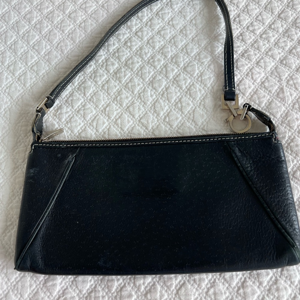 Salvatore Ferragamo Black Leather Shoulder Bag - Picture 2 of 5